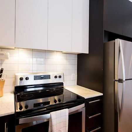 Sleek Condo In The Heart Of Little Italy By Den Stays Montreal Exteriér fotografie