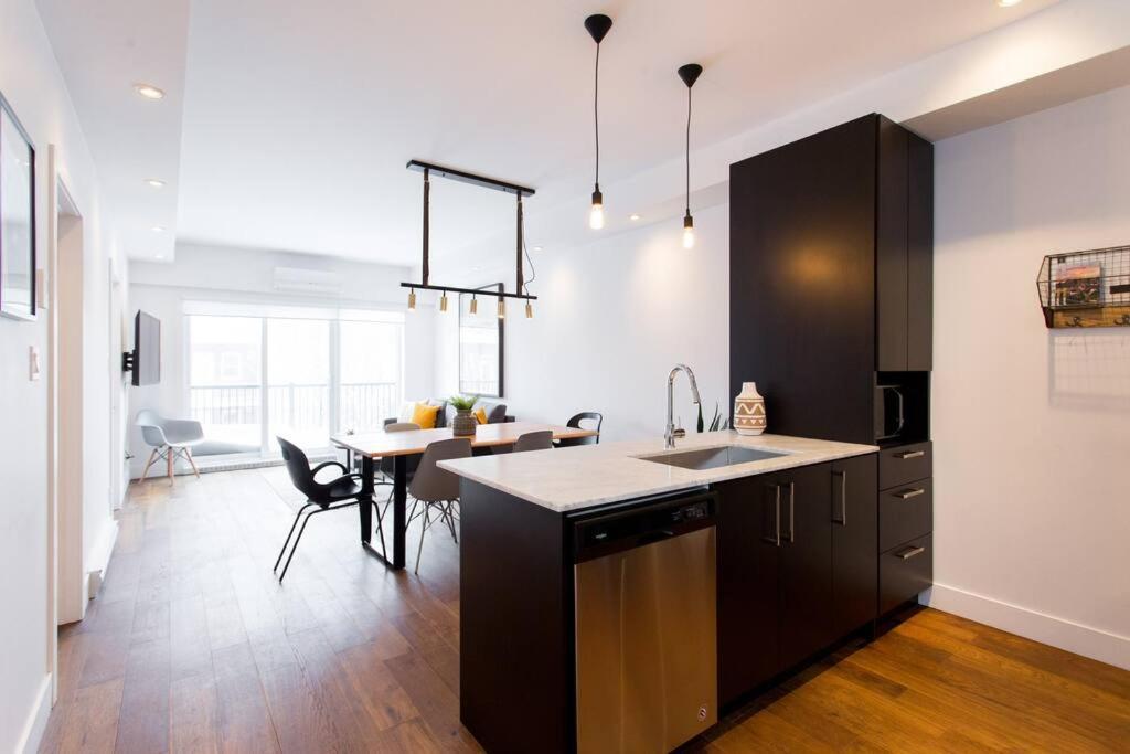 Sleek Condo In The Heart Of Little Italy By Den Stays Montreal Exteriér fotografie